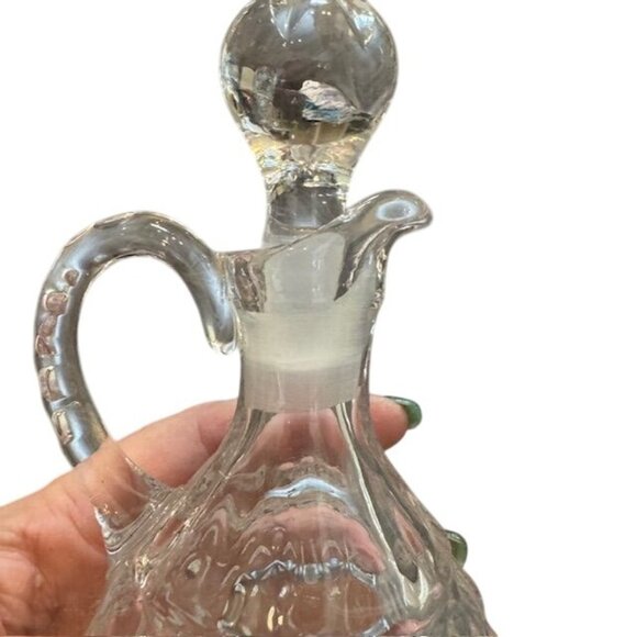 Vintage Clear Glass Oil Or Vinegar Cruet With Etched Stopper - Picture 5 of 9